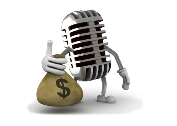 Imagen micrófono con bolsa de dinero
